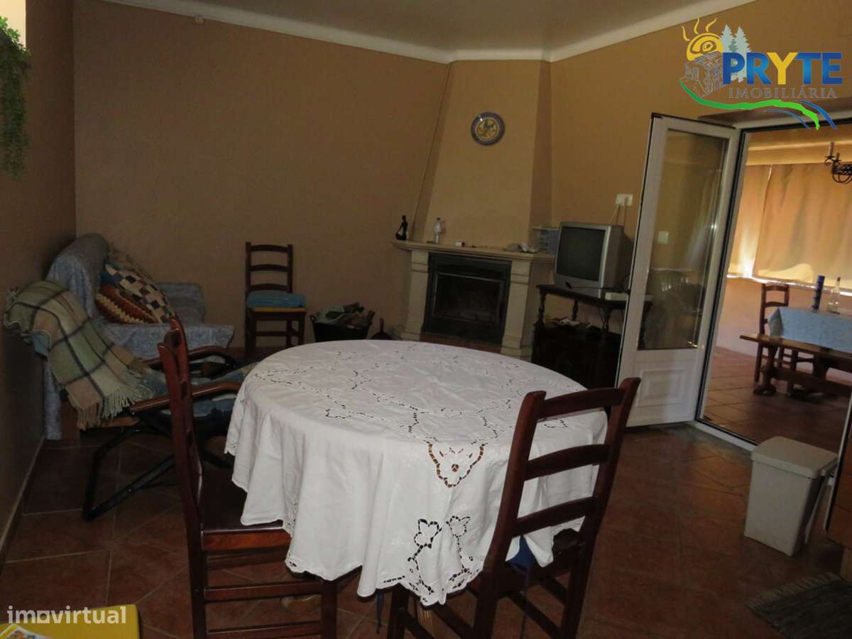 Moradia situada em Troviscal-16