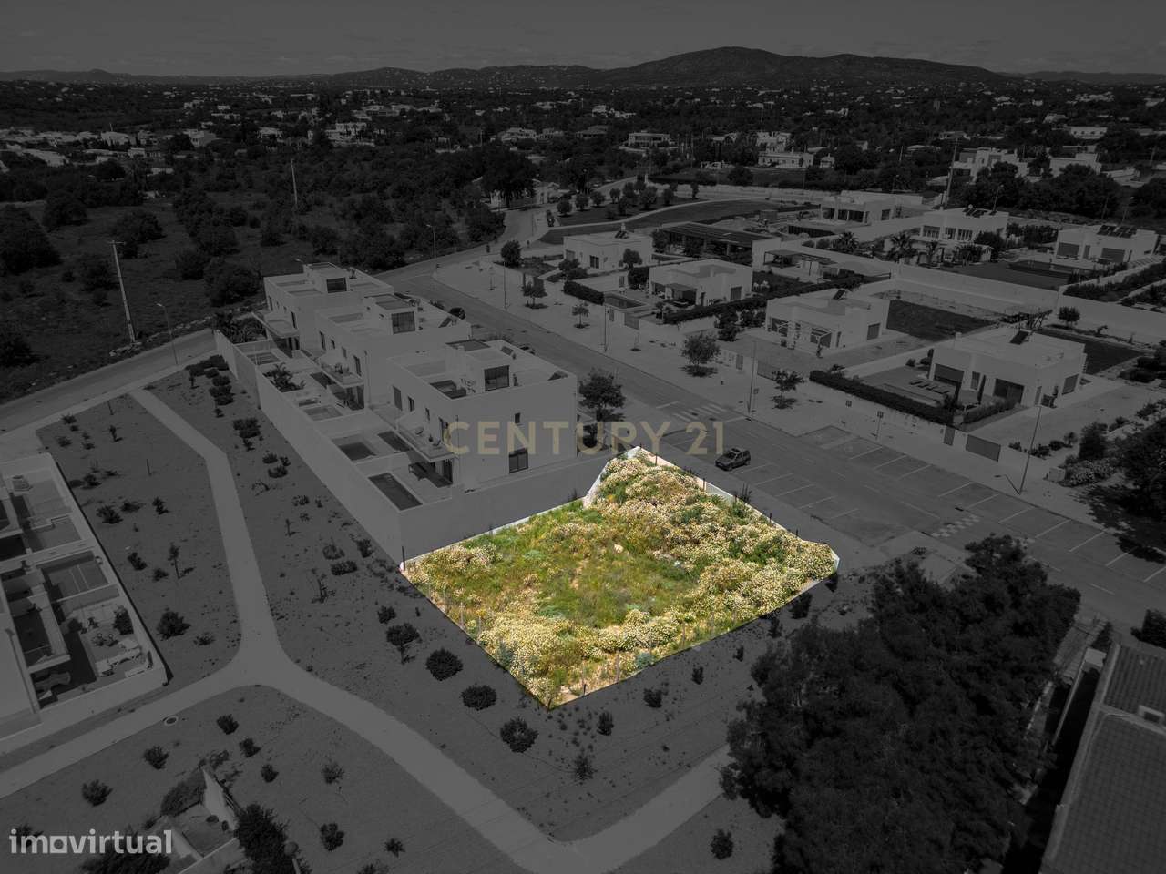 Lote de Terreno com Projeto Pré-aprovado para Moradia T3 com Piscina P - Grande imagem: 2/20