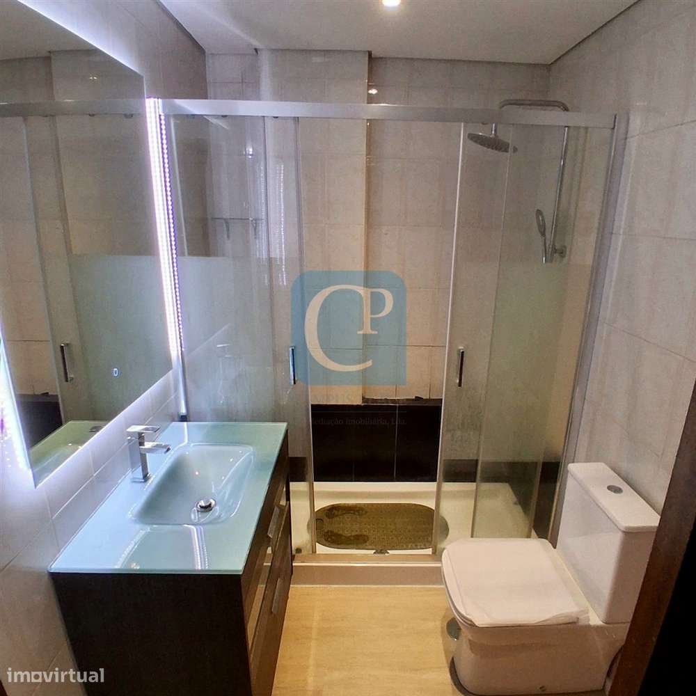 Apartamento T2 com varanda à estação do Metro de Campainha, Baguim do-9