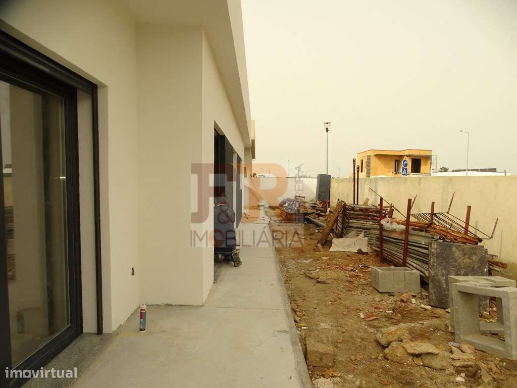 Moradia Isolada Térrea T4 com Garagem - Quinta do Anjo Palmela-23