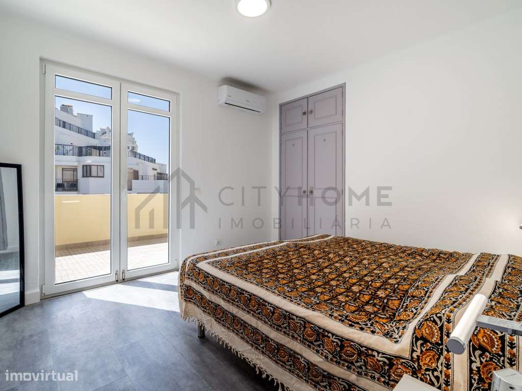 Apartamento T3 Duplex Renovado com Vista Mar-23