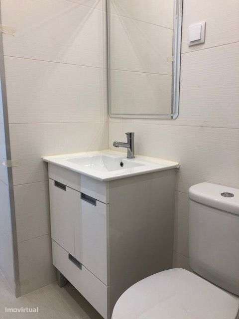 Apartamento T2 completamente remodelado ao pé da estação de comboios - Grande imagem: 4/11