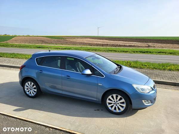 Opel Astra IV 1.4 T Cosmo - 3