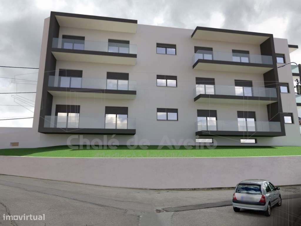 Apartamento T2 com varanda e garagem fechada (Oliveira de Azeméis)