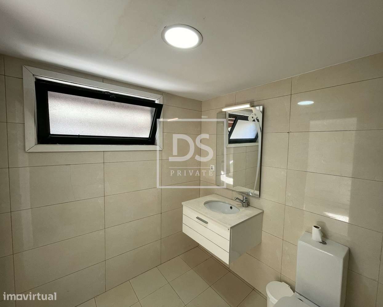 Moradia T2 com Jardim e Terraço: O Refúgio Perfeito em Ramalde (Com Re-17