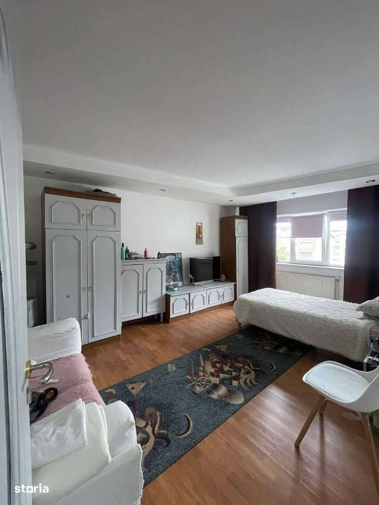 De vânzare apartament 3 camere, zona Favorit, 65.000 euro - Imagine principală: 1/12