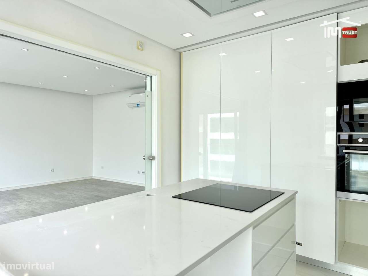 Incrivel Apartamento T3 com Varandas, Garagem e Arrecadação-30