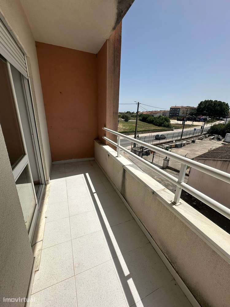 Apartamento T3 com Parqueamento Centro de Benavente-12
