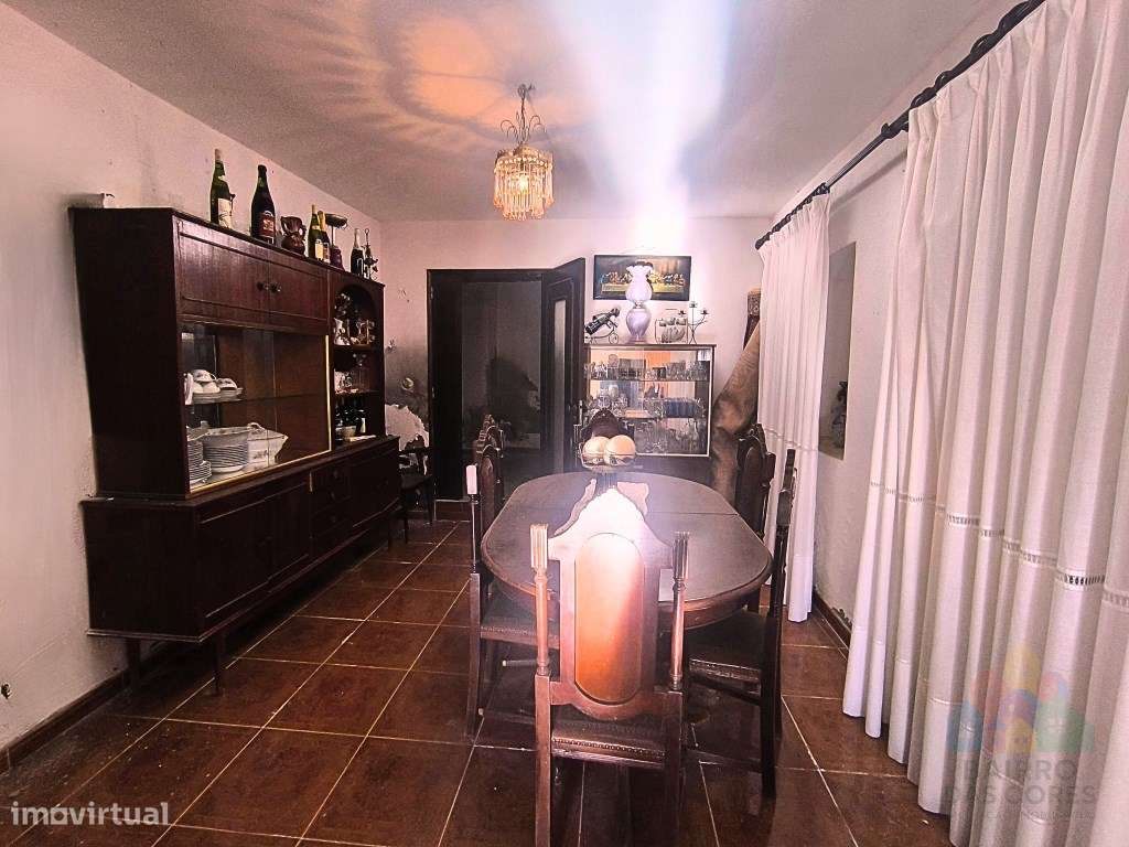 Moradia térrea com terreno junto aos acessos da A13-4