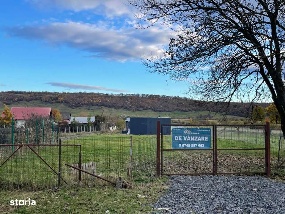 Vand  teren intravilan  2500 mp si hala  in Monariu .-2