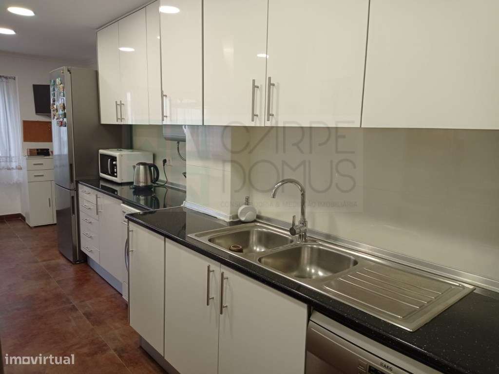 Apartamento T4, renovado, na Avenida do Brasil - Lisboa - Grande imagem: 4/33