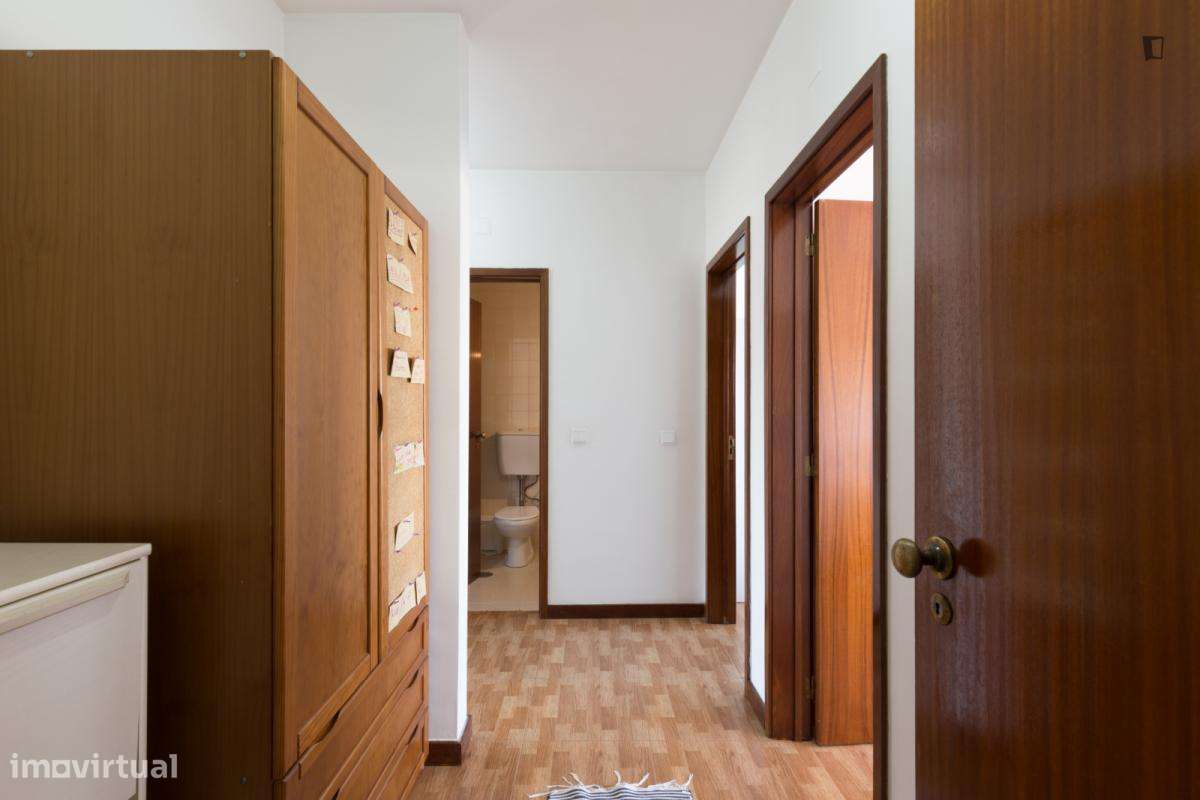 Quarto - localizado em Pedrouços Porto - Grande imagem: 4/6