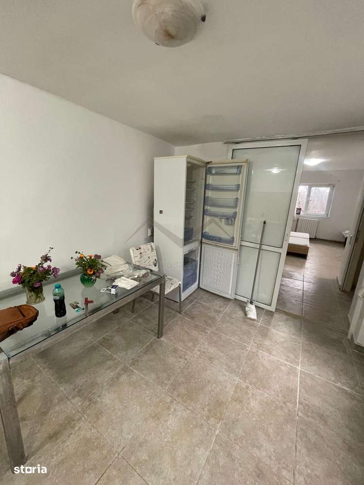 Apartament 1 camera recent renovat, la vila in zona Sararie - Imagine principală: 3/5