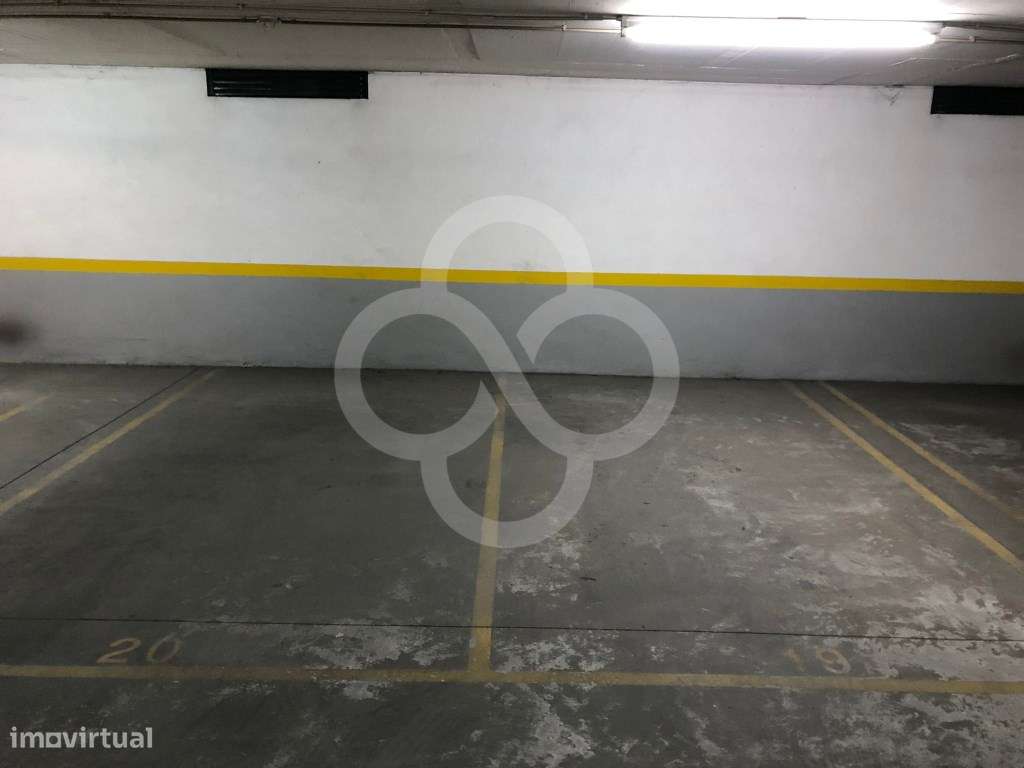 Parqueamento 15 m² no Edifício Tascõa em Massamá perto da estação d...-10