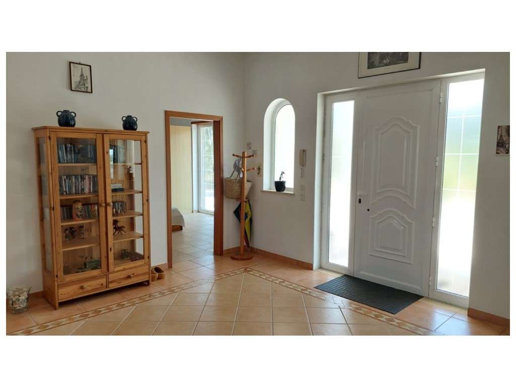 Moradia térrea, individual T4 com piscina e jacuzzi, zona Coimbrão-15