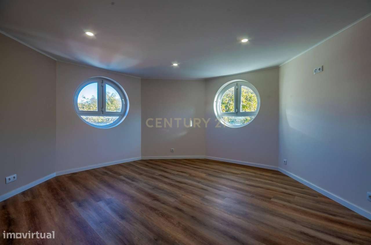 Apartamento T3 com parqueamento frente ao Parque D. Carlos I-11