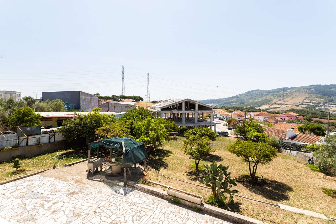 Moradia T3 Isolada, com garagem de 157 m2 térrea em lote de 1.331 m2 c-49