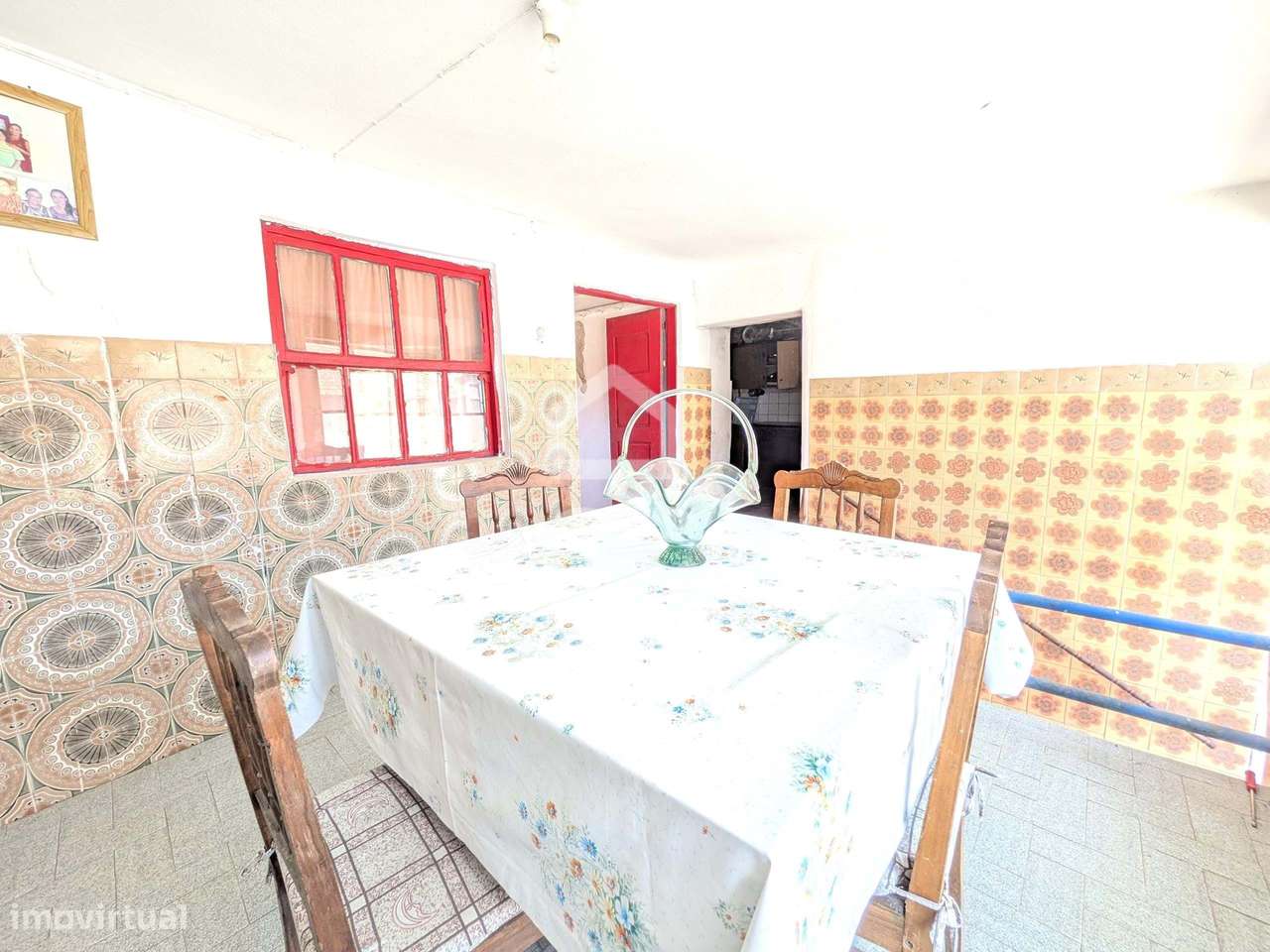 Oportunidade Única: Moradia para Restauro com Grande Potencial-16