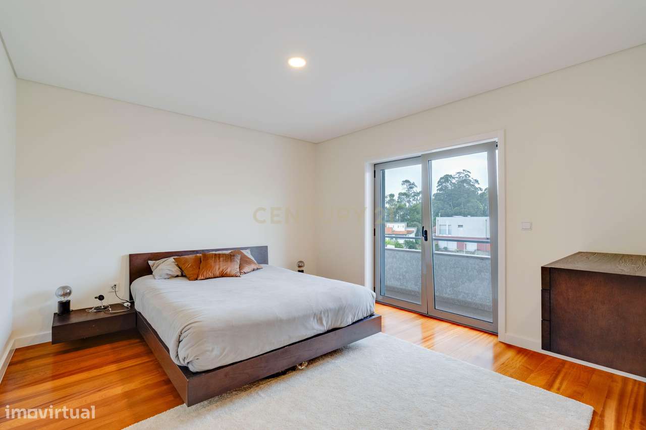 Moradia T3+1 em banda a 5 min do Centro da Cidade de Espinho-16