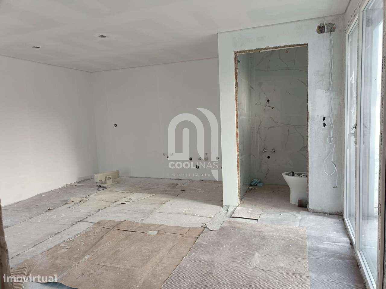 Fantástica Moradia Térrea T3+1 com Piscina de água salgada e aquecida.-11