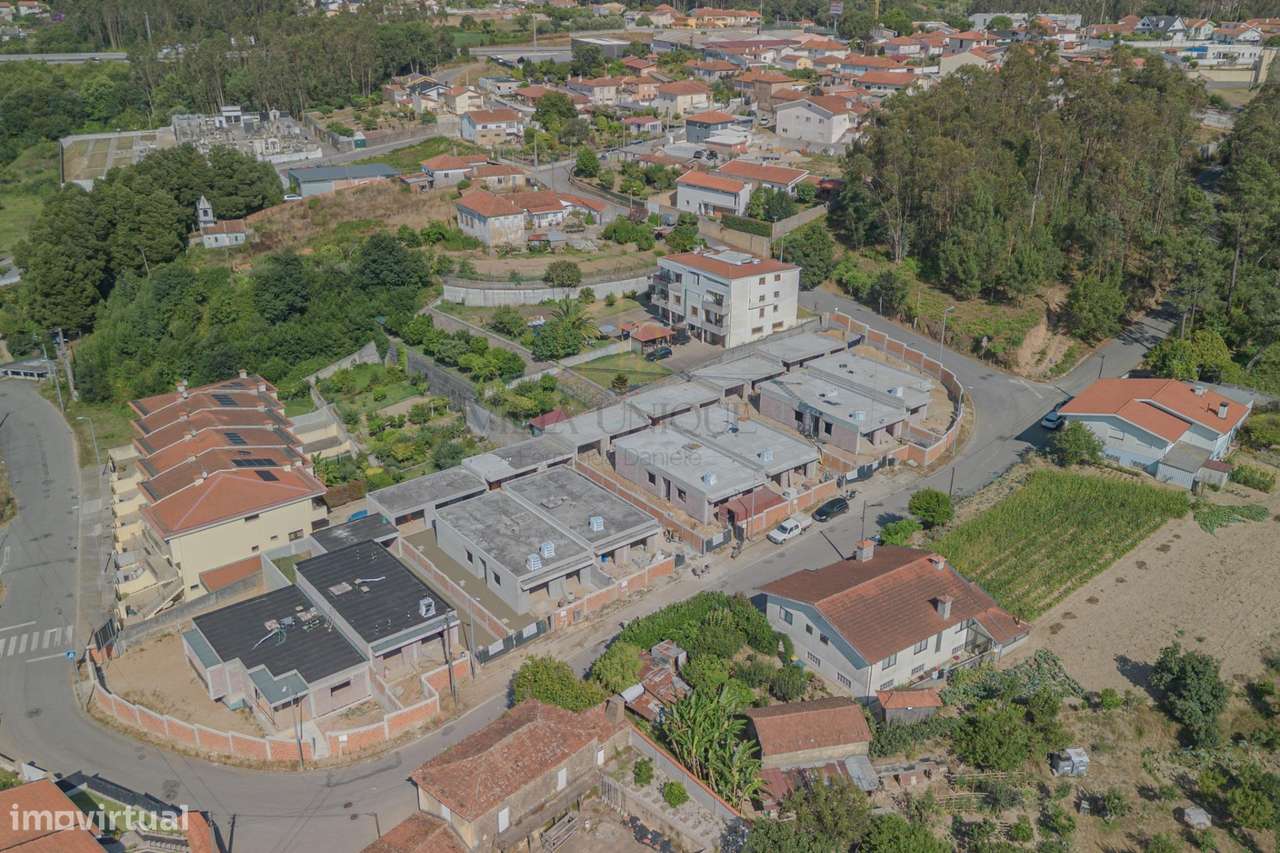 Moradia T3 Nova em Travanca Santa Maria da Feira-21