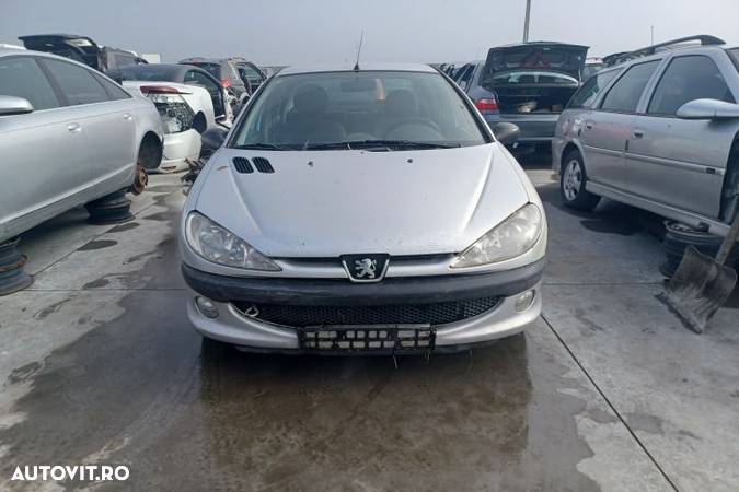 Far stanga Peugeot 206 1 (facelift)  [din 2002 pana  2009] seria Sedan 1.4 MT (75 hp) - 3