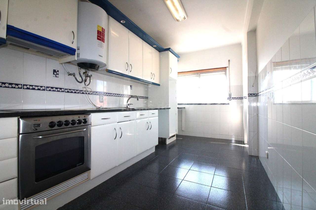 Apartamento T3 - Com Garagem e Sótão-2