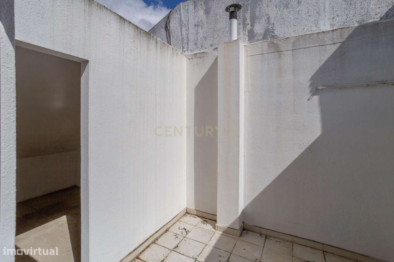 Apartamento T2 Vale Flores-16