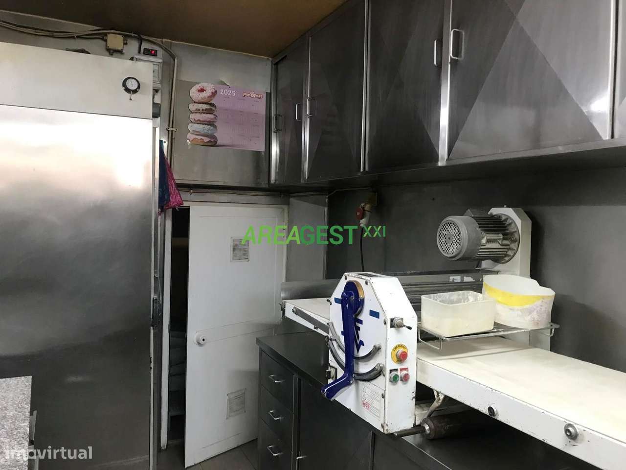 Pastelaria/ Confeitaria e fabrica para venda em Lisboa-10