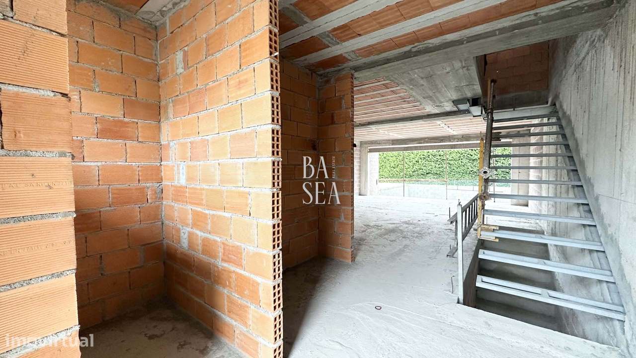 Moradia T3 em Estrutura com 3 Suítes em Lamaçães Braga-5