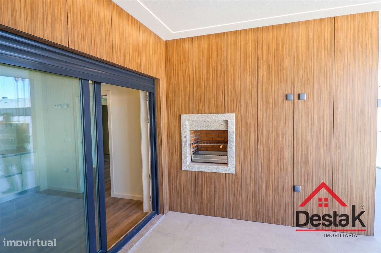 T3 Novo | Varandas com Churrasqueira | Garagem para 2 Carros - Grande imagem: 3/12