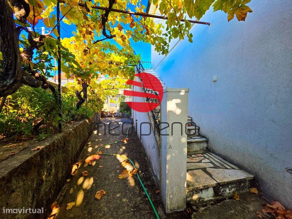 MORADIA T4 C/ GARAGEM-18