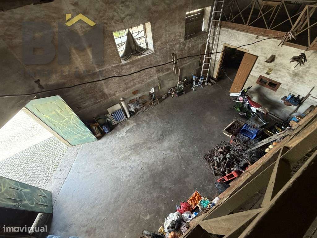 Edifício antigo no centro da aldeia de Proença-a-Velha-15