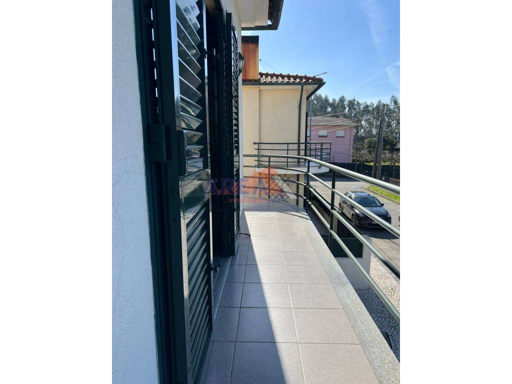 Moradia Geminada T3 em Vila de Cucujães-32