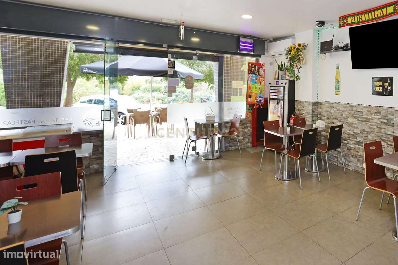 Loja no Lumiar, preparada para abrir o seu próprio negócio (café/paste-4