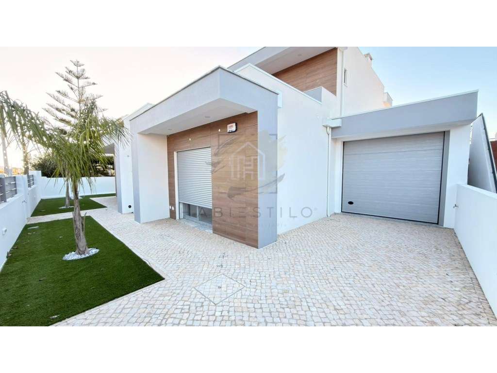 MORADIA T4 COM PISCINA EM AZEITÃO | OPORTUNIDADE A NÃO PERDER-4