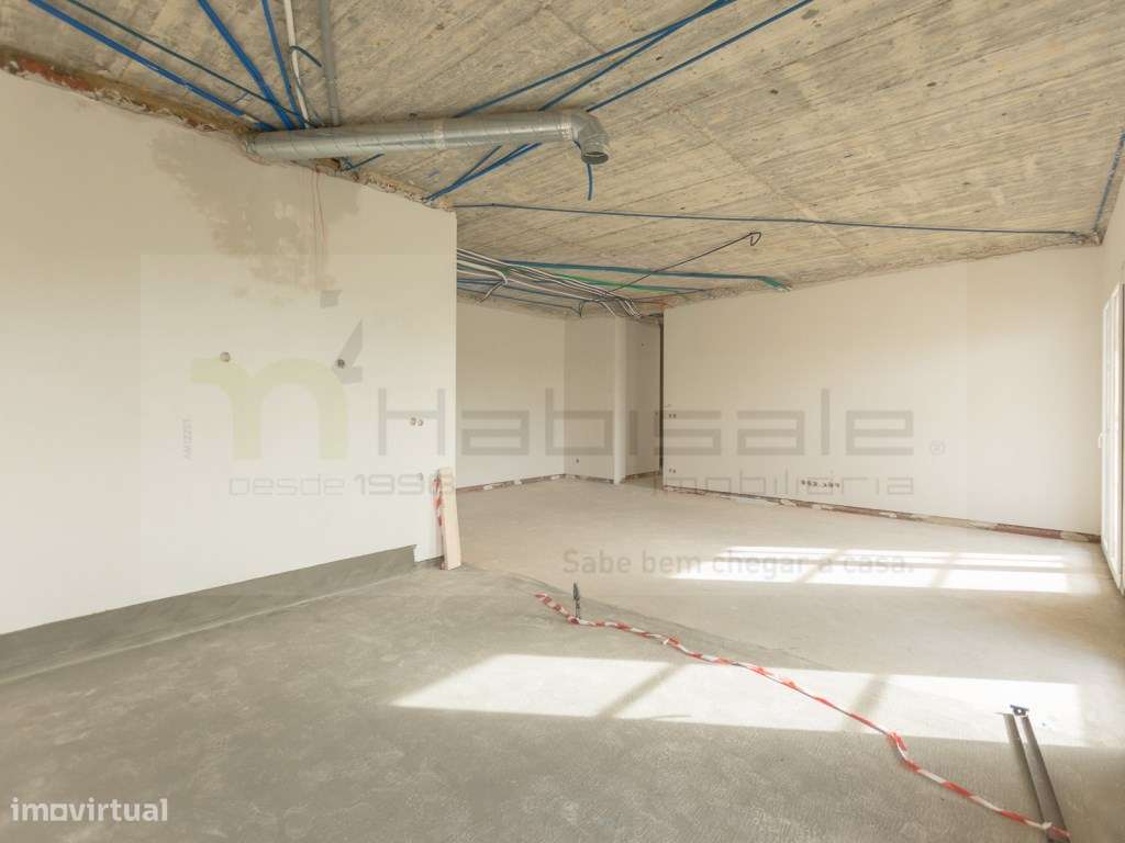 T3 em Condomínio Privado com Piscina no Centro de Famões-15