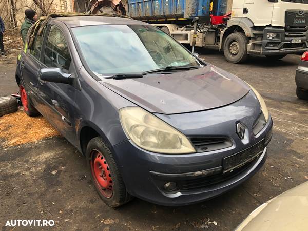 Dezmembrez Renault Clio 3 2007 1.5 DCI - 4