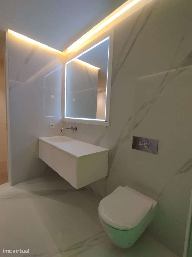 Moradia de Luxo a Estrear no Coração da Quinta da Marinha Sul-16