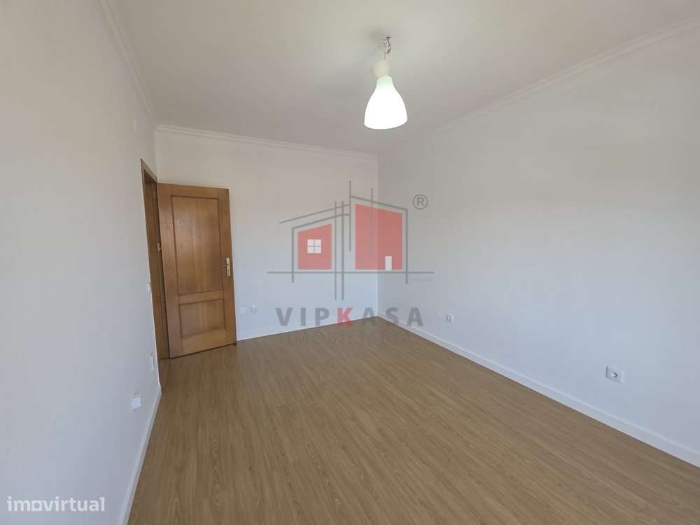 Moradia T4 com Piscina em 900 m2 de lote-14