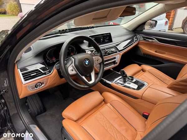 BMW Seria 7 750i xDrive - 16