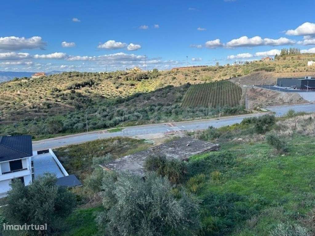 Magnifico Lote moradia com 447m2 situado na Capitoa Torre de Moncorvo. - Grande imagem: 3/14