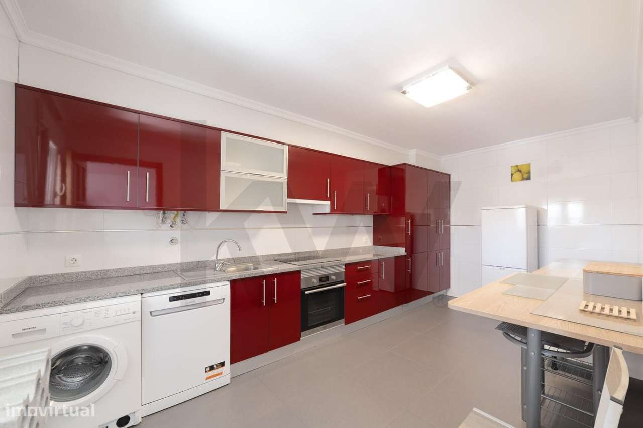 Apartamento T3 único com 3 lugares de estacionamento - VRSA-8