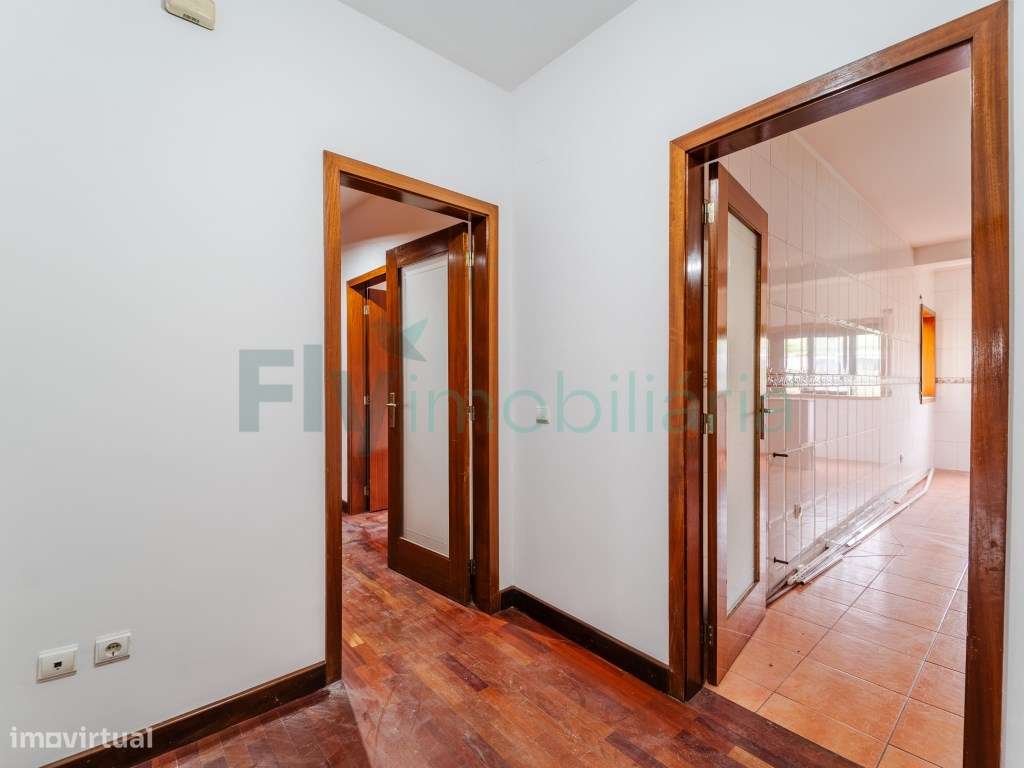 Excelente Apartamento T4 com Suite e Lugar de Garagem para 2 Carros-28
