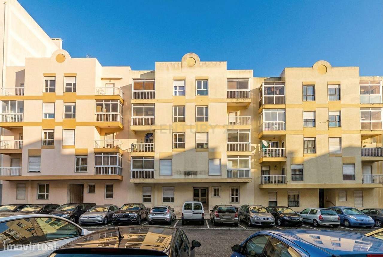 T1 COM EXCELENTE POTENCIAL PARA TRANSFORMAR EM T2  MEM-MARTINS-15