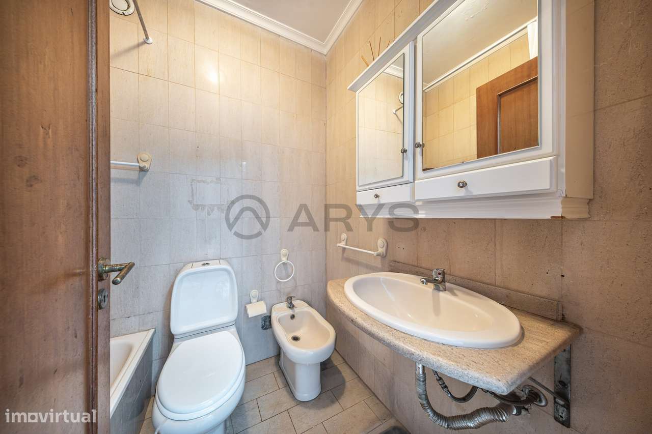 Apartamento T1+1 localizado em São Vitor constituído por elevador e...-7