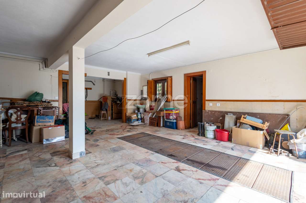 Moradia T4 (espaçosa) em Casais de Mem Martins-58