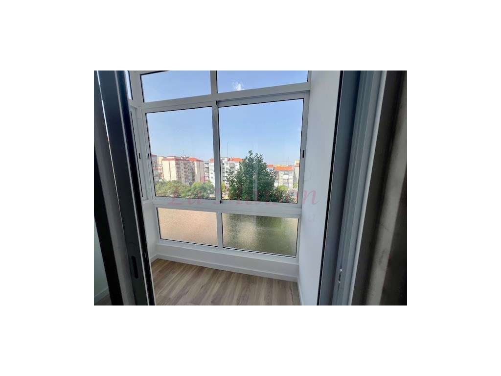 Apartamento T3 totalmente remodelado na Amadora-28