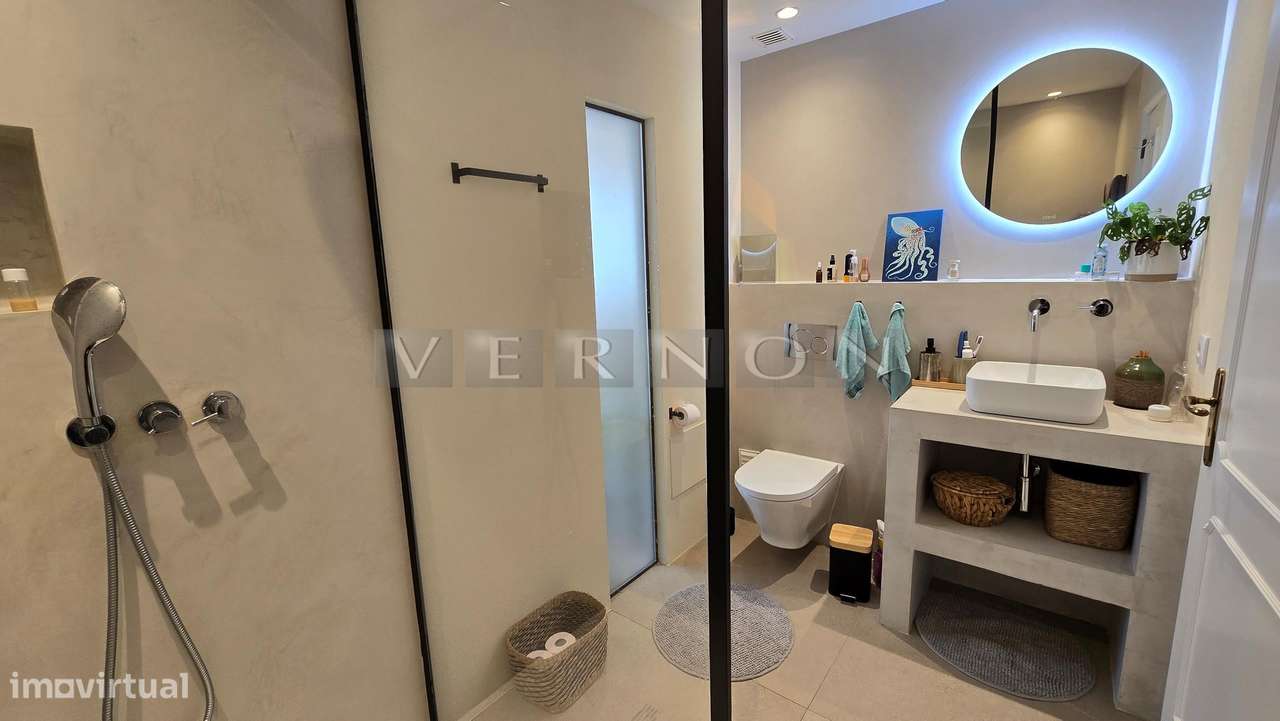 Algarve, Caramujeira,  para venda moradia V3 espaçosa renovada com vis-44