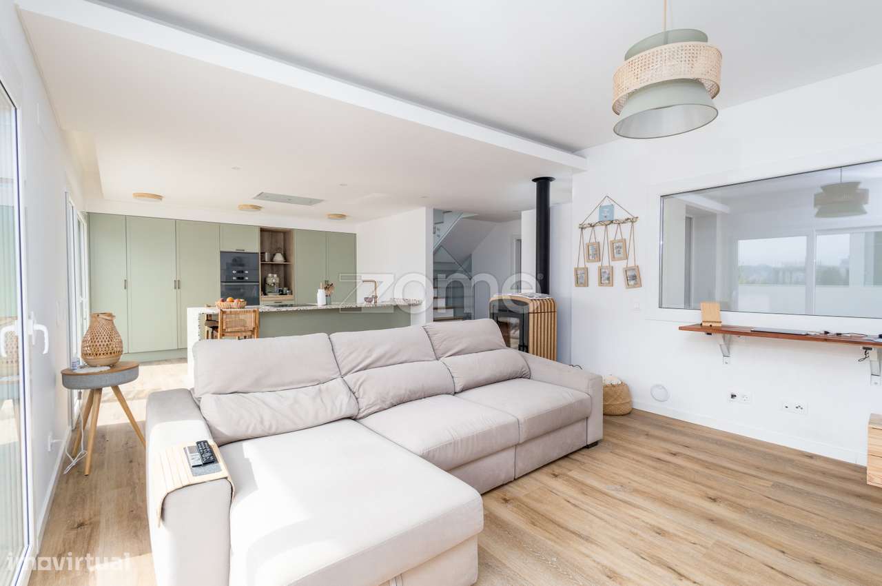 Moradia T3 com piscina na Sobreda-11